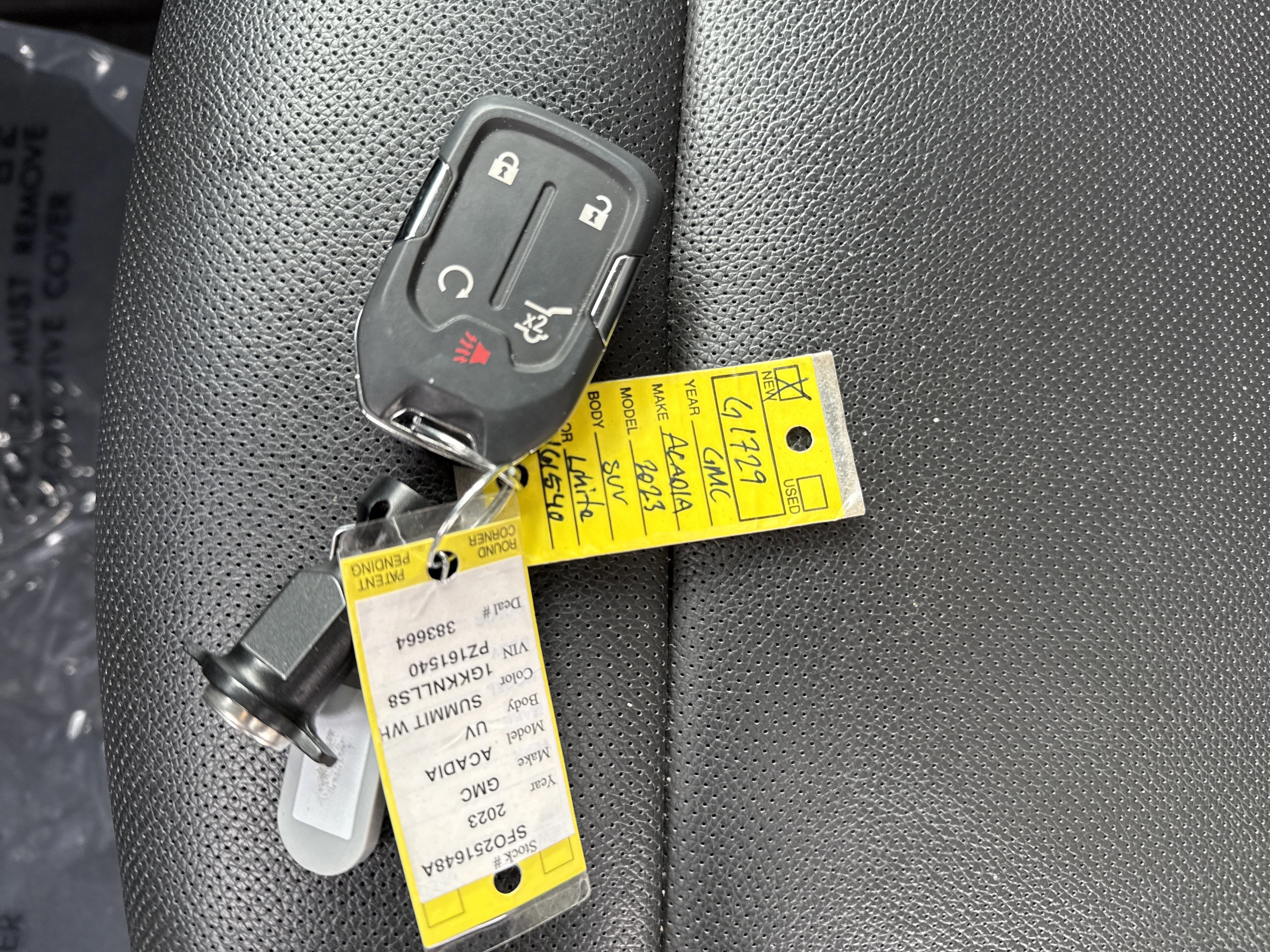 Used 2023 GMC Acadia AT4 w/ Technology Package image 33