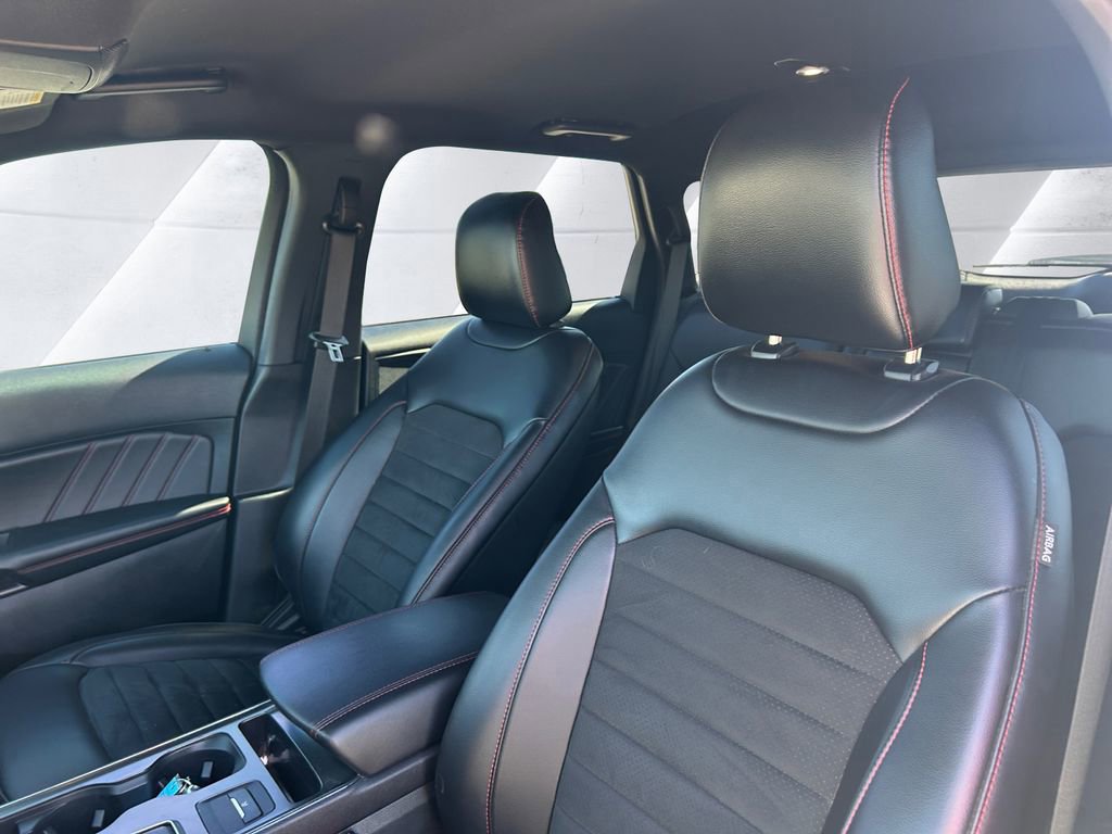 Certified 2023 Ford Edge ST-Line image 8