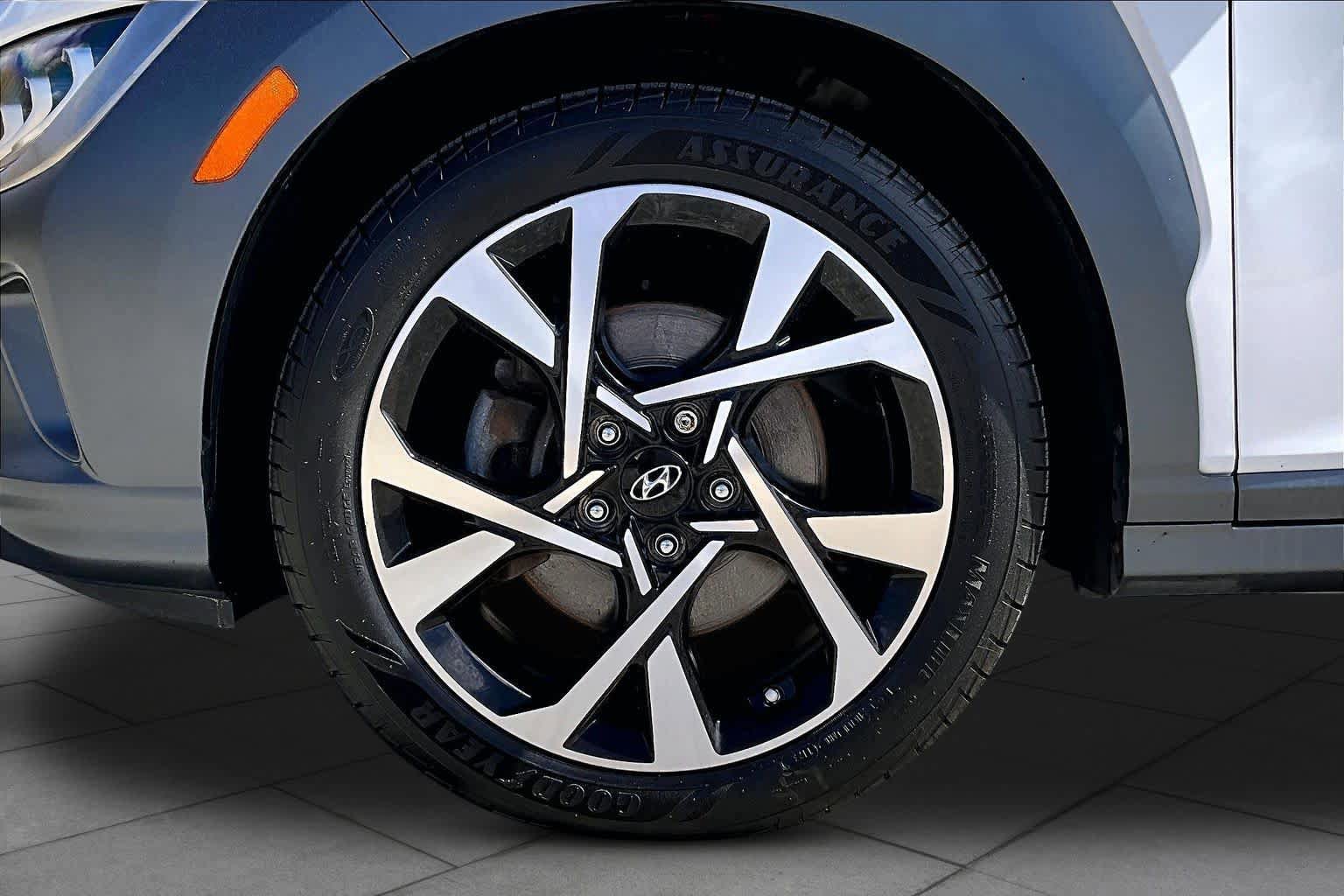 Used 2019 Chevrolet Equinox LT AWD/4WD image 11