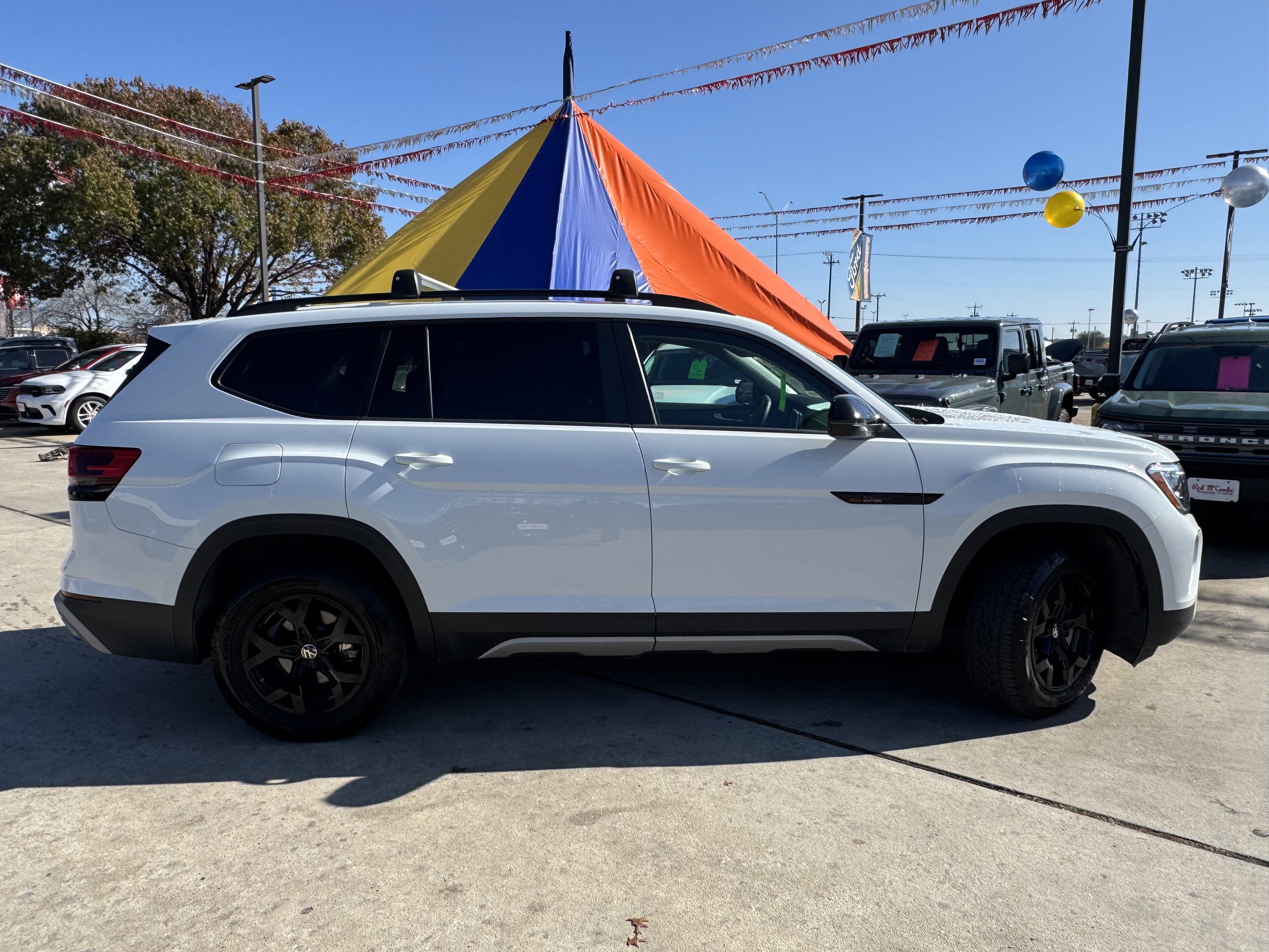 Used 2024 Volkswagen Atlas Peak Edition SE image 5