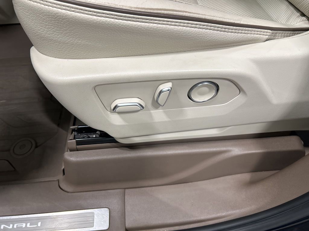 Used 2021 GMC Yukon Denali w/ Denali Ultimate Package image 11