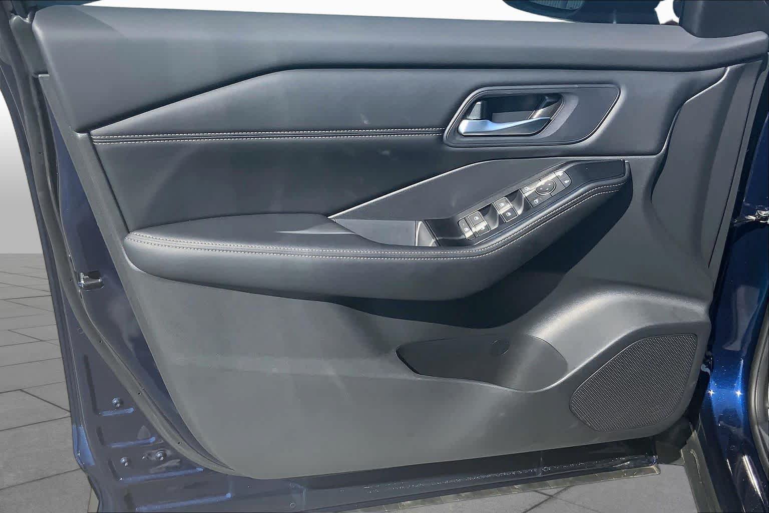 Used 2025 Nissan Rogue SL FWD image 22