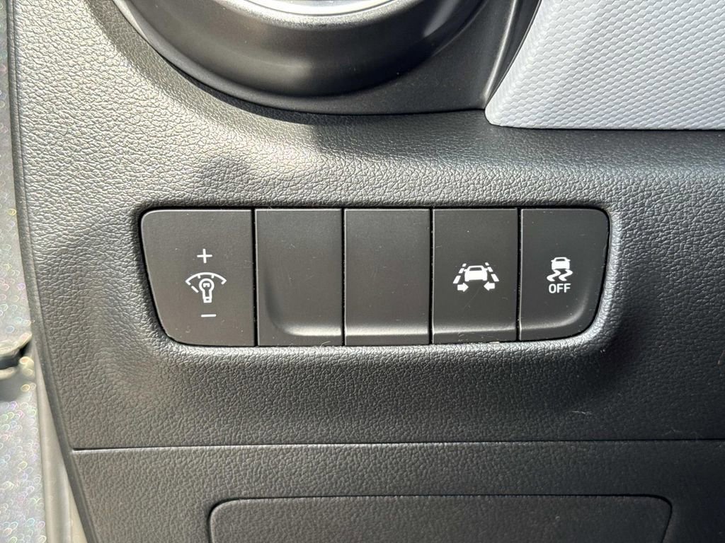 Used 2021 Hyundai Kona SE image 17