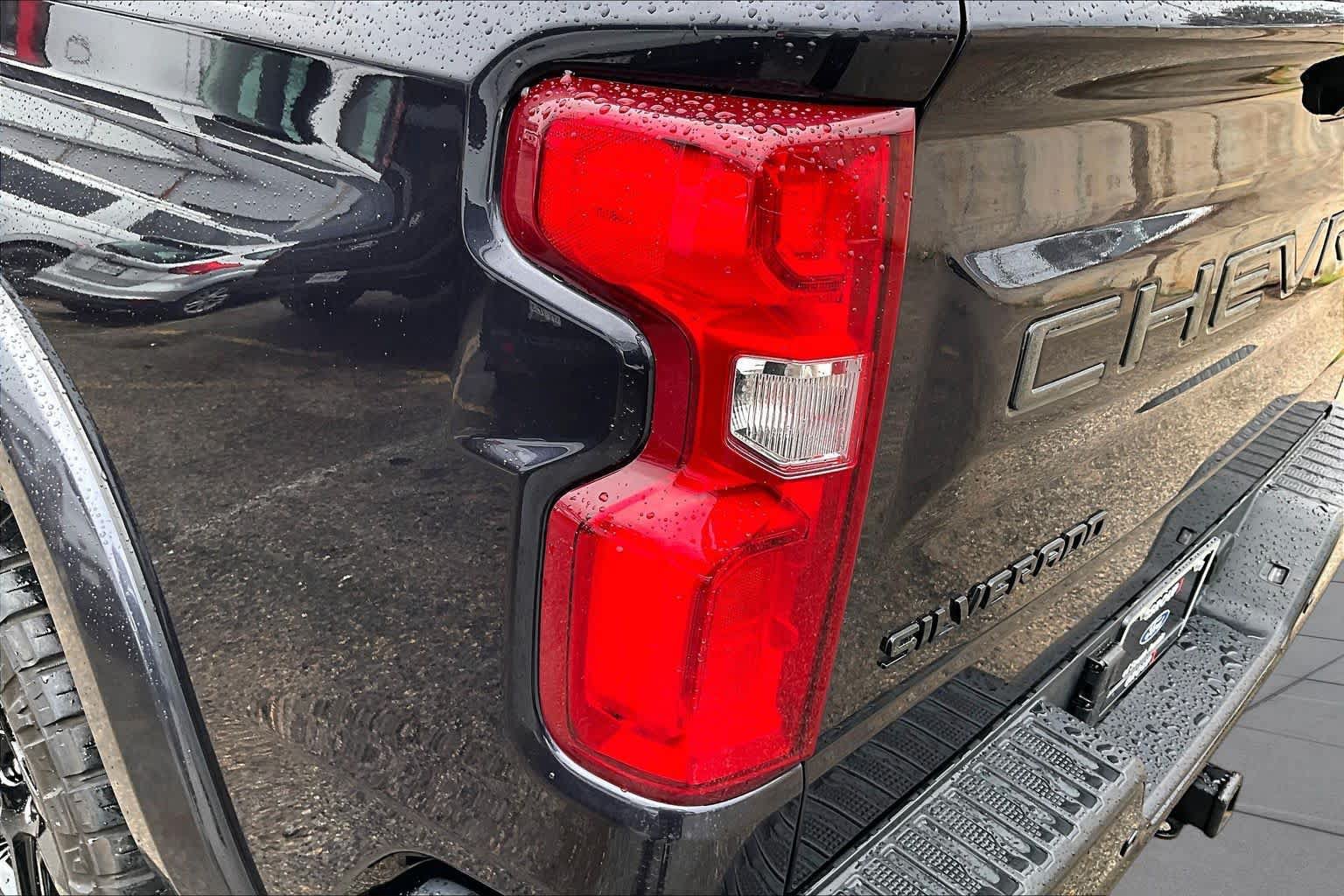 Used 2024 Chevrolet Silverado 1500 LT Trail Boss w/ LT Trail Boss Premium Package AWD/4WD image 28