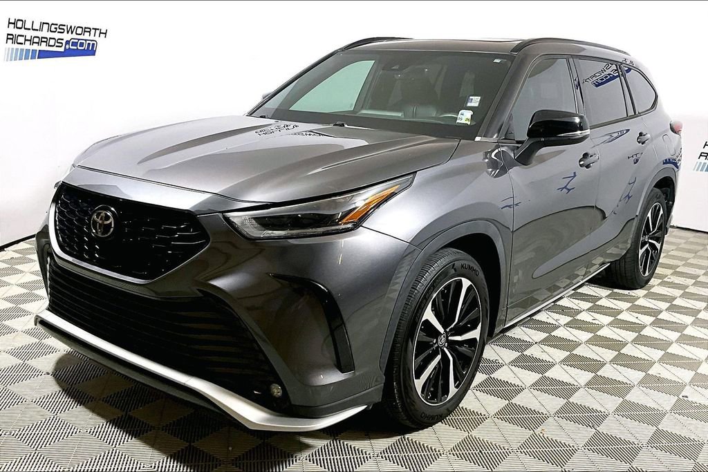 Used 2021 Toyota Highlander XSE FWD image 1