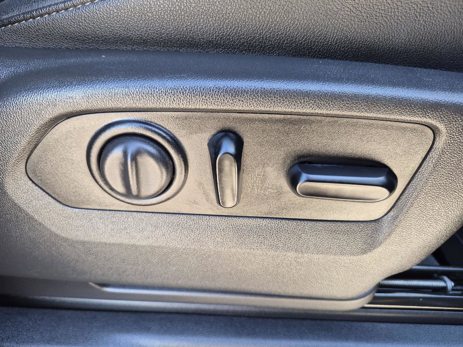 Used 2021 GMC Sierra 1500 SLT image 32