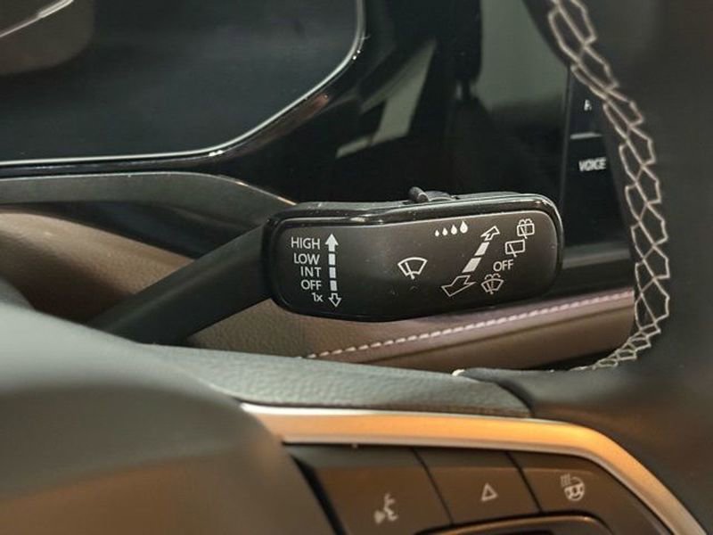 Used 2022 Volkswagen Taos SEL image 20