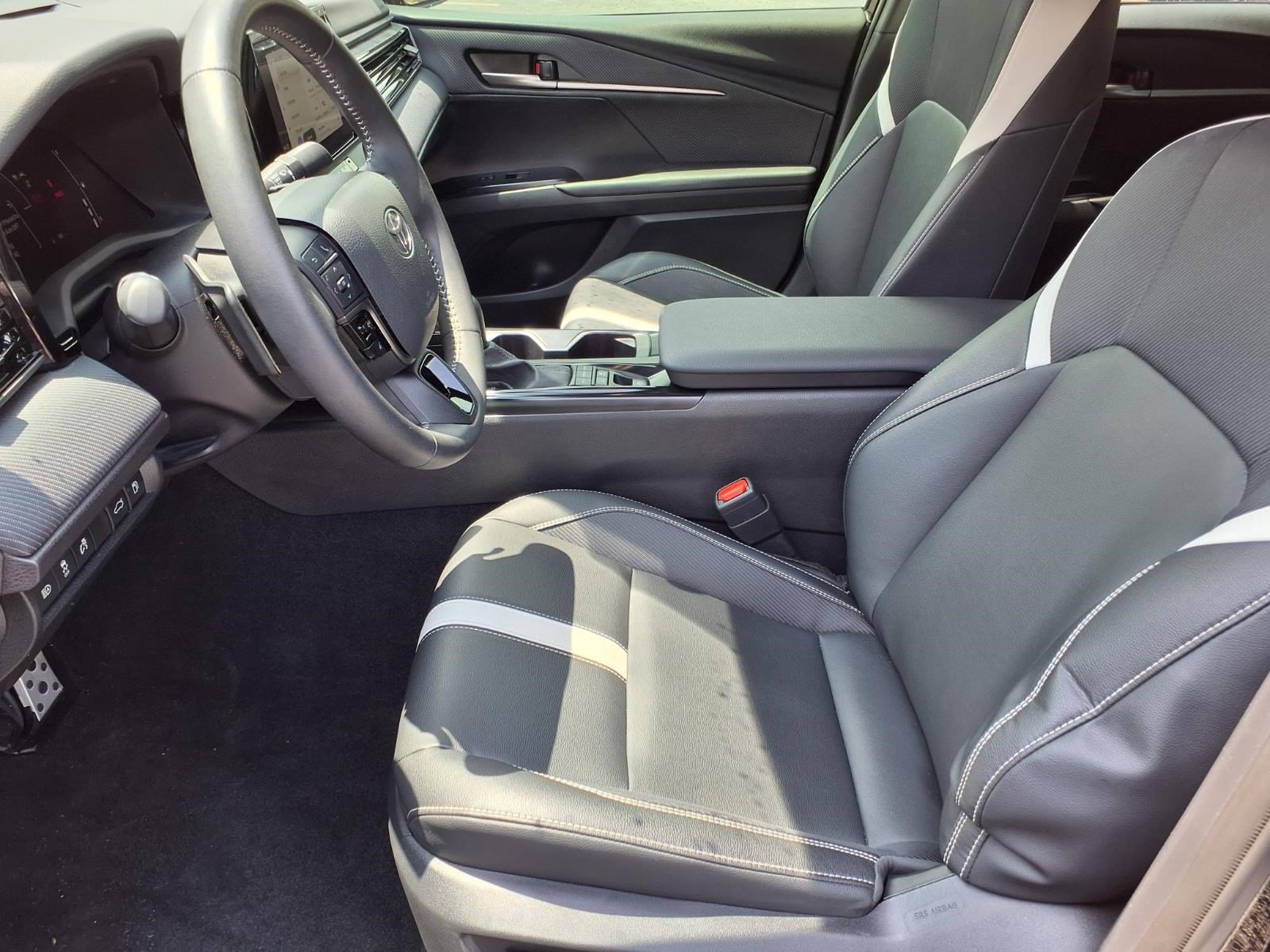 Used 2025 Toyota Camry SE FWD image 14