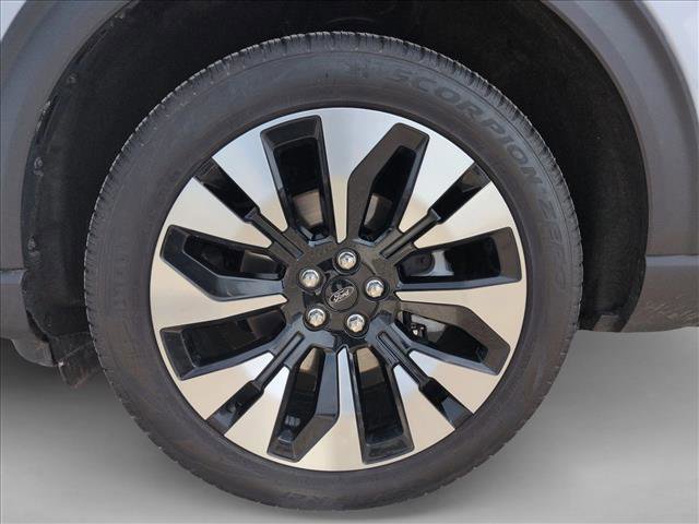 Certified 2025 Ford Explorer Platinum w/ LUX Leather Package image 24