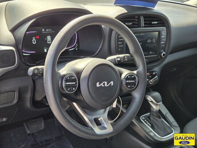 Used 2025 Kia Soul LX w/ LX Technology Package FWD image 19