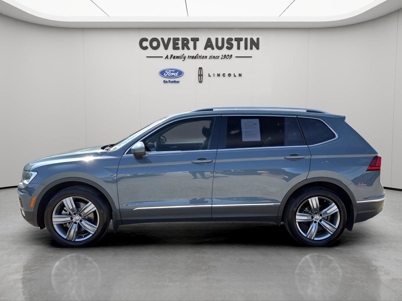 Used 2021 Volkswagen Tiguan SEL w/ 3-Row Tiguan MDO Package image 2