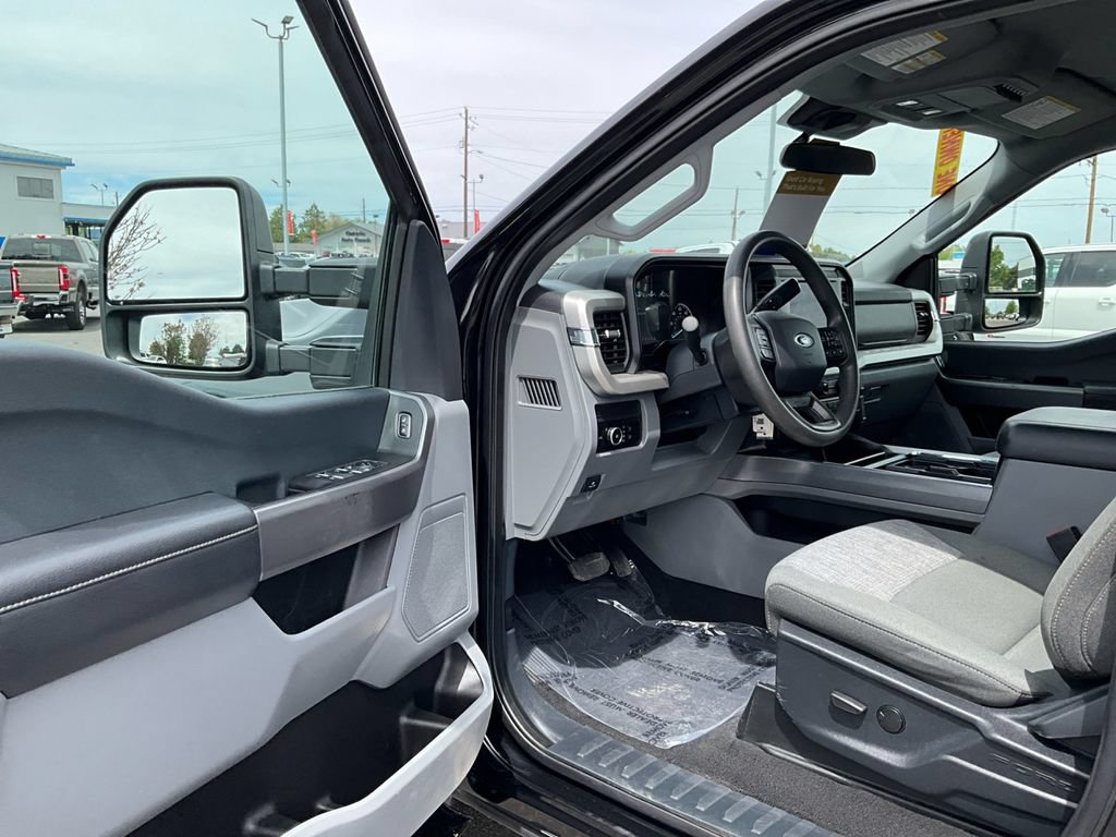 Certified 2025 Ford F350 XLT AWD/4WD image 17