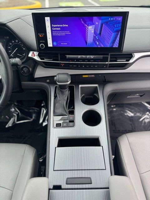 Used 2025 Toyota Sienna XLE image 22