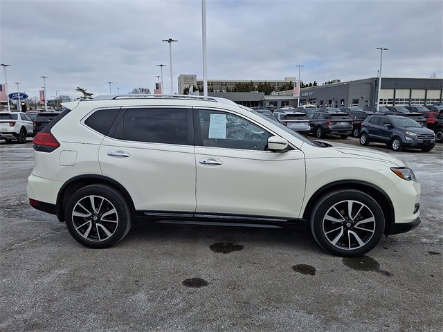 Used 2017 Nissan Rogue SL w/ SL Premium Package image 5