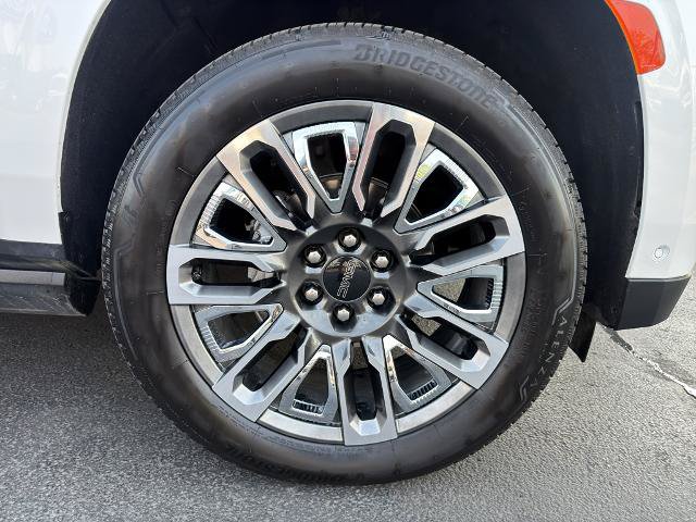 Used 2023 GMC Yukon Denali Ultimate AWD/4WD image 6