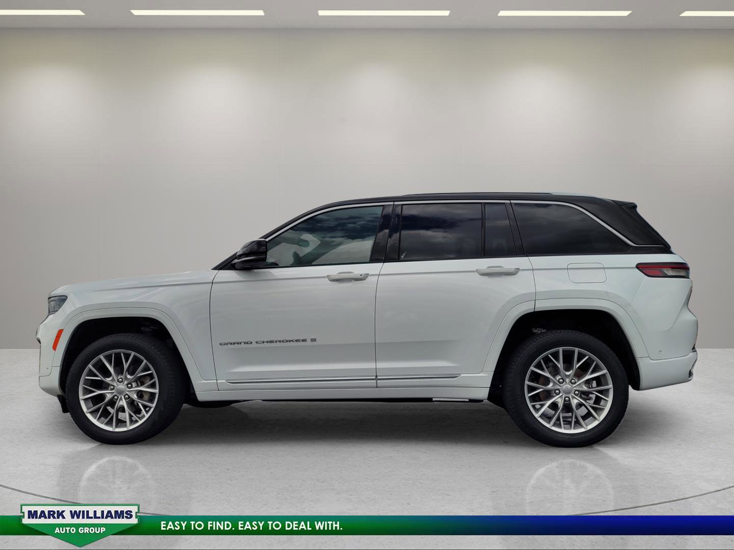 Used 2023 Jeep Grand Cherokee Summit w/ Luxury Tech Group V AWD/4WD image 7