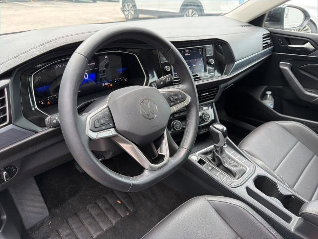 Used 2023 Volkswagen Jetta SE w/ Panoramic Sunroof Package FWD image 9