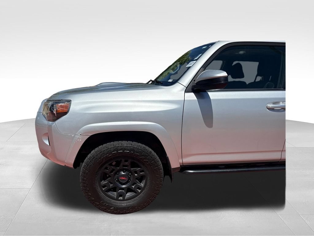 Used 2022 Toyota 4Runner TRD Off-Road AWD/4WD image 35