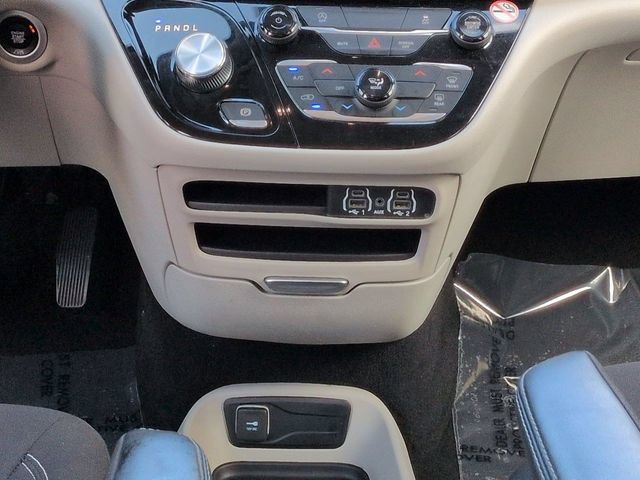 Used 2023 Chrysler Voyager LX FWD image 19