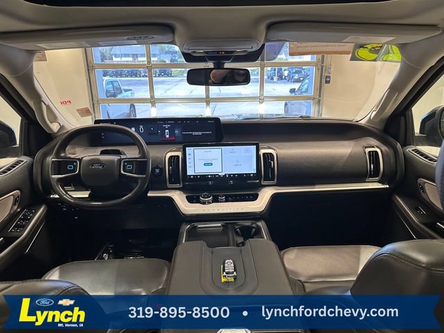 Certified 2025 Ford Expedition Active AWD/4WD image 9