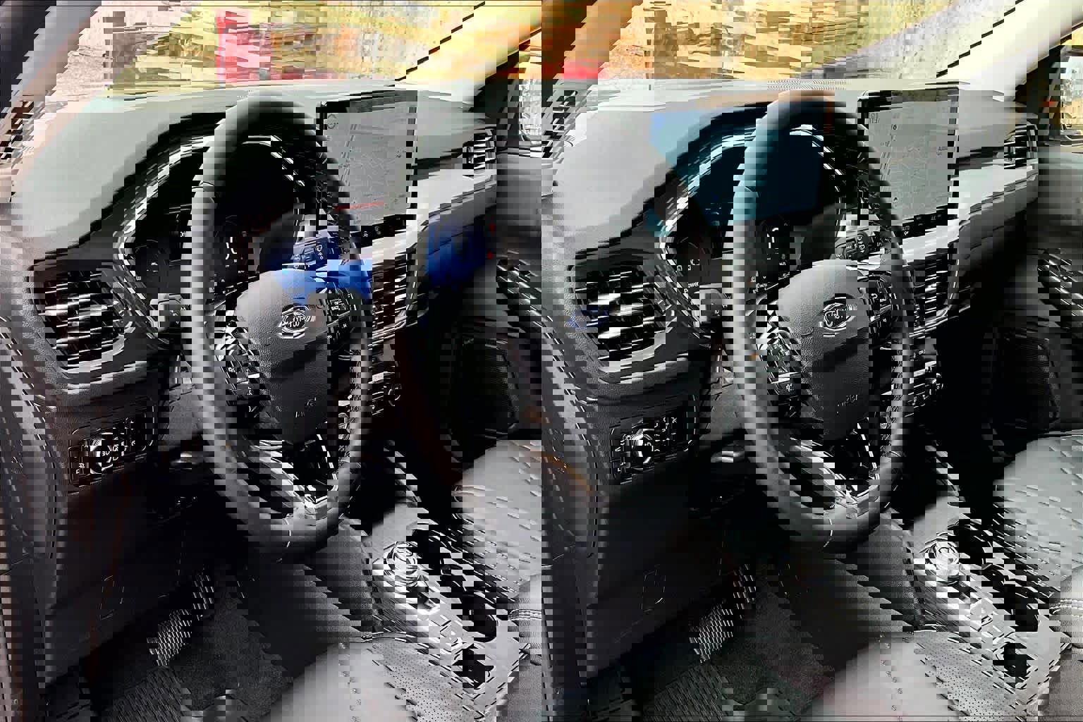 Certified 2025 Ford Escape SE w/ PHEV Premium Package image 18