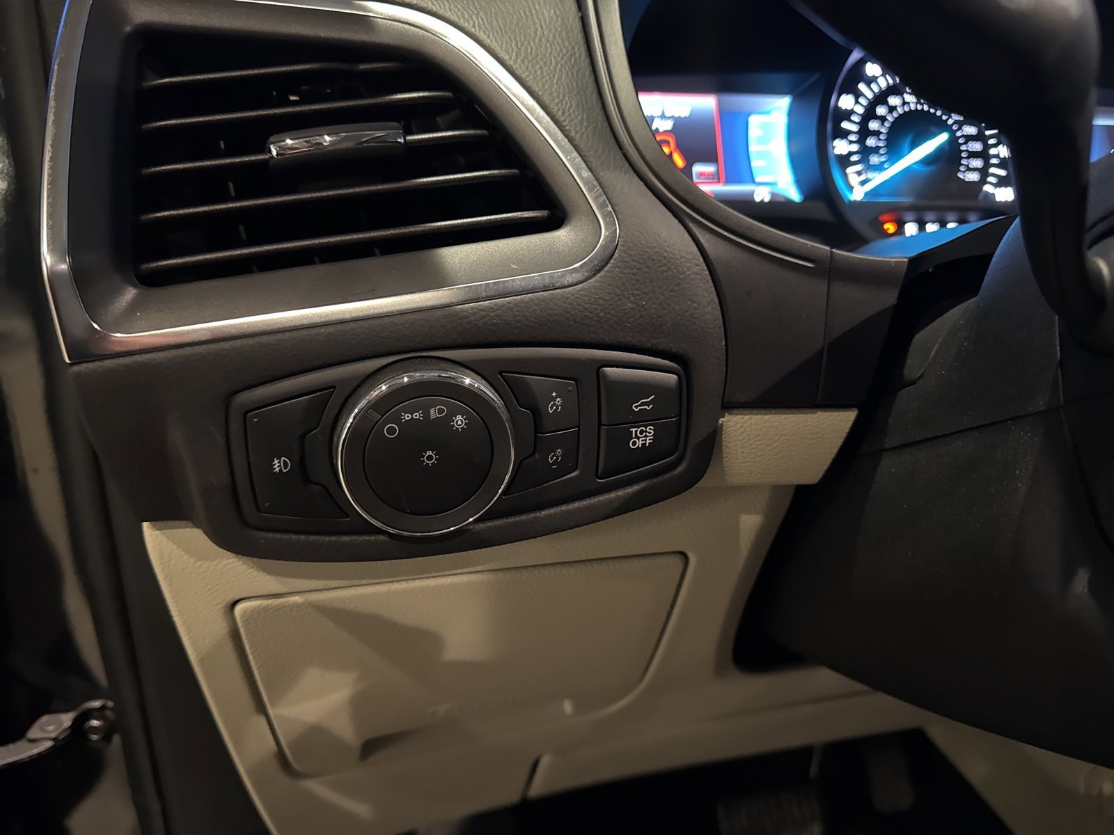 Certified 2024 Ford Edge Titanium w/ Equipment Group 301A image 25