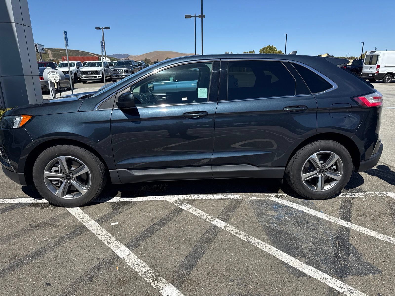 Certified 2024 Ford Edge SEL w/ Convenience Package AWD/4WD image 2