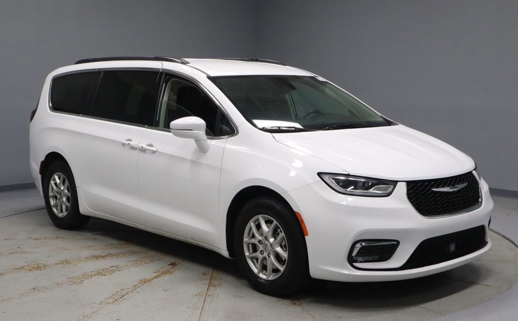 Used 2022 Chrysler Pacifica Touring-L FWD image 1