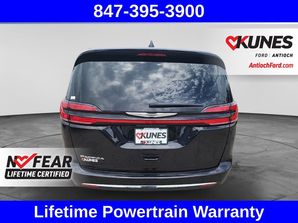 Used 2025 Chrysler Pacifica Select FWD image 10