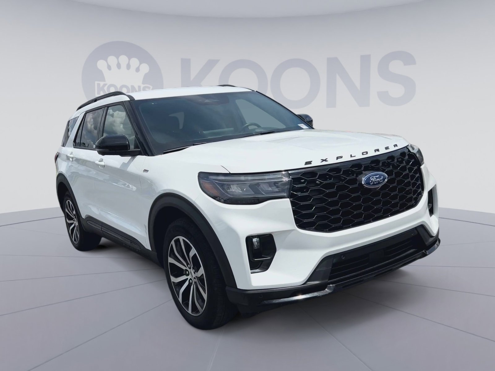 Certified 2025 Ford Explorer ST-Line AWD/4WD image 4