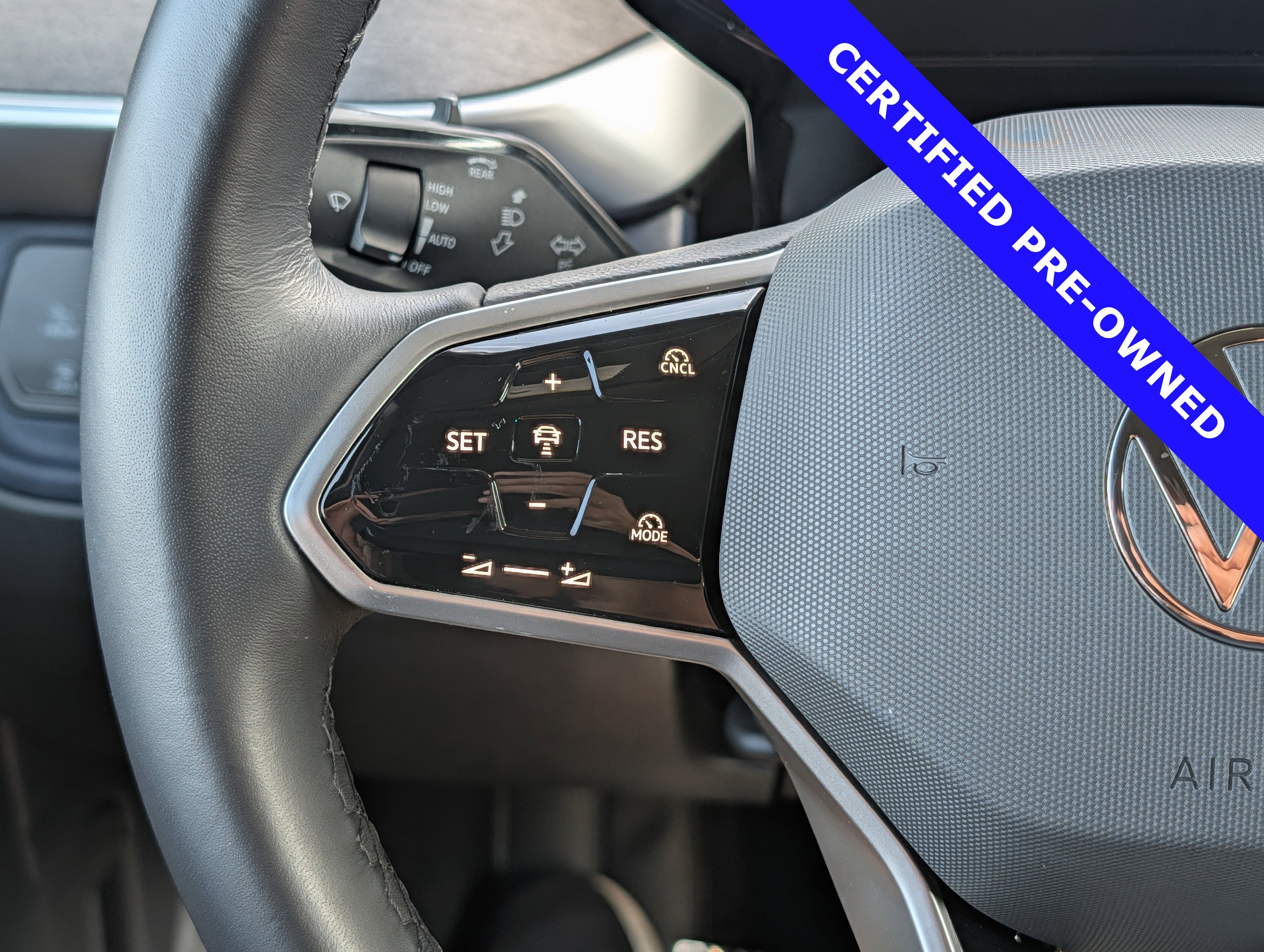 Used 2025 Volkswagen ID. Buzz Pro S RWD image 26