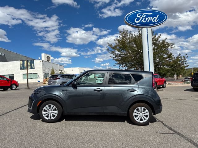 Used 2023 Kia Soul LX FWD image 2