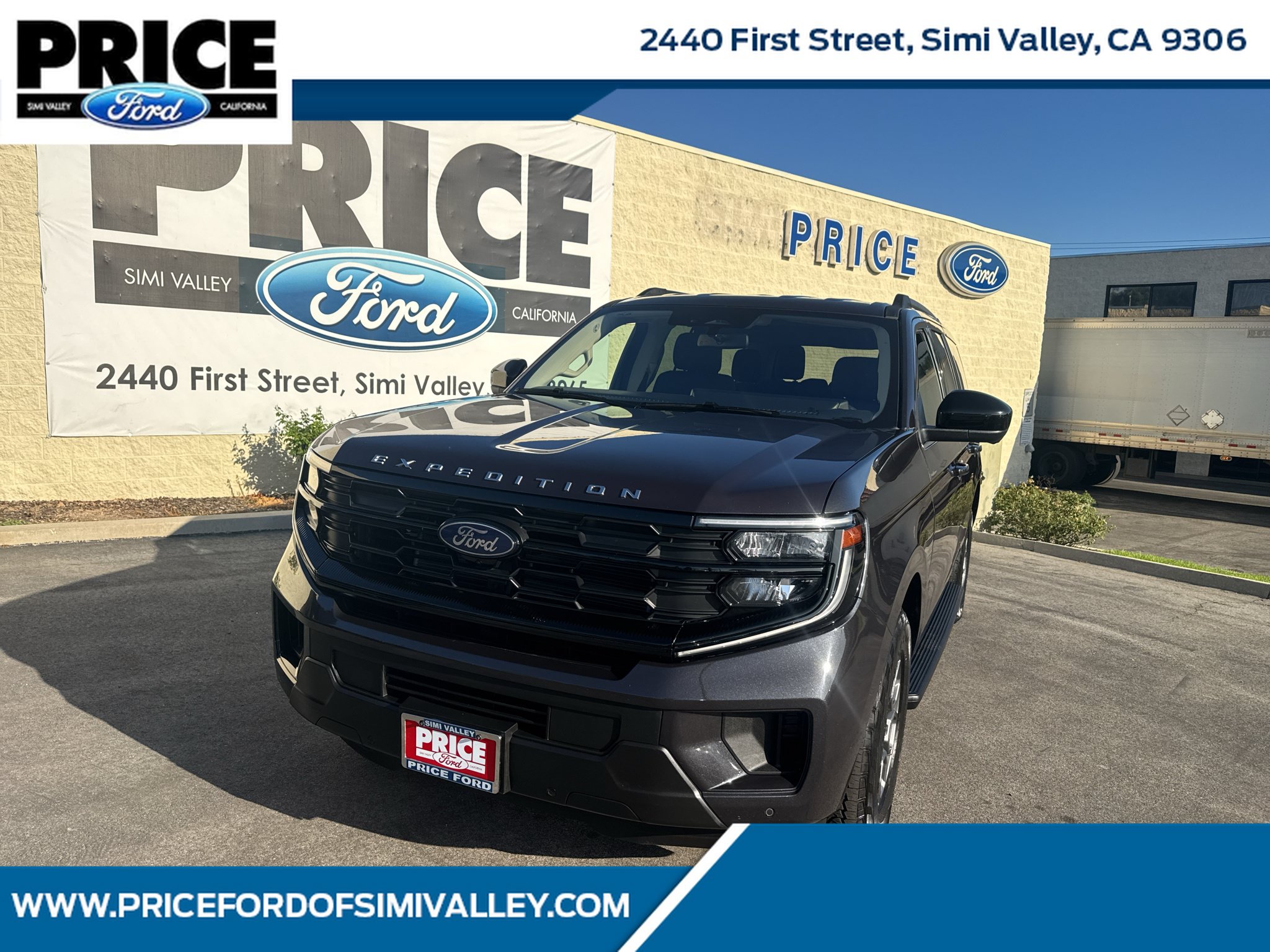 Certified 2025 Ford Expedition Active AWD/4WD image 1