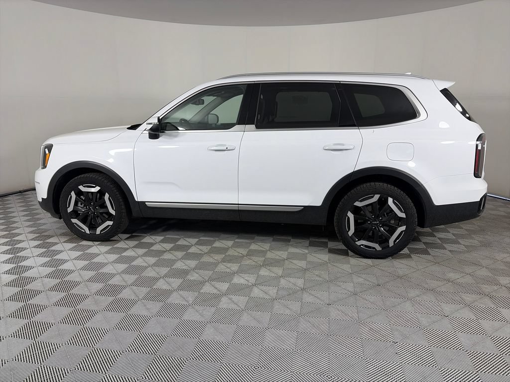 Used 2023 Kia Telluride EX w/ EX Captain's Chair Package AWD/4WD image 4