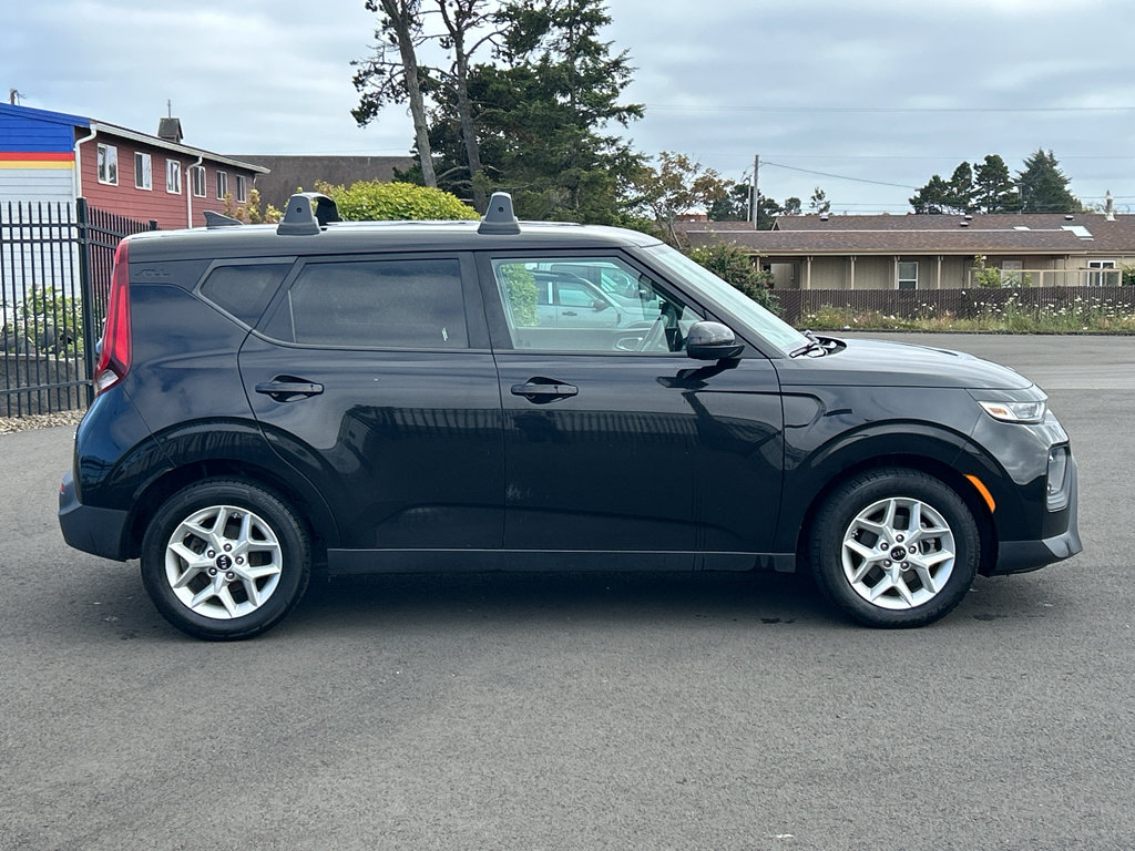 Used 2020 Kia Soul S FWD image 10