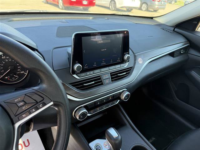 Used 2025 Nissan Altima 2.5 SV FWD image 16