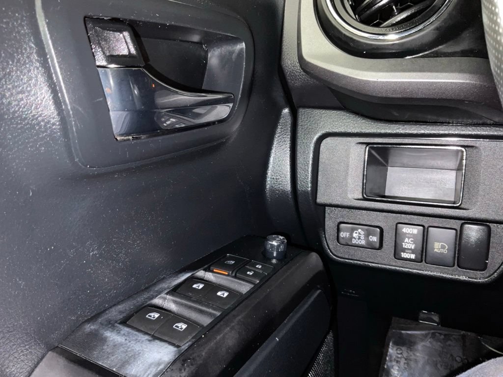 Used 2018 Toyota Tacoma 2WD Double Cab image 19