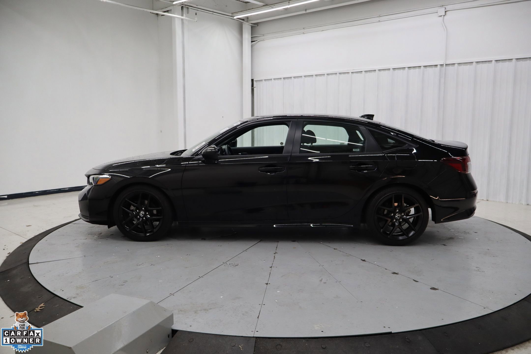 Used 2025 Honda Civic Sport image 2