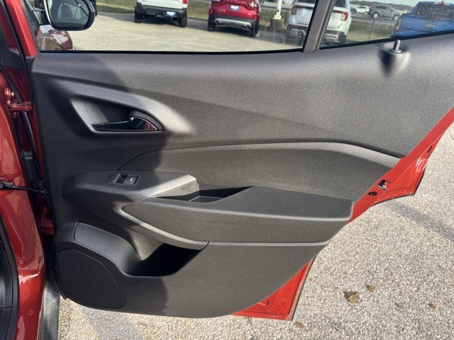 Used 2024 Chevrolet Trax RS w/ Sunroof Package image 32