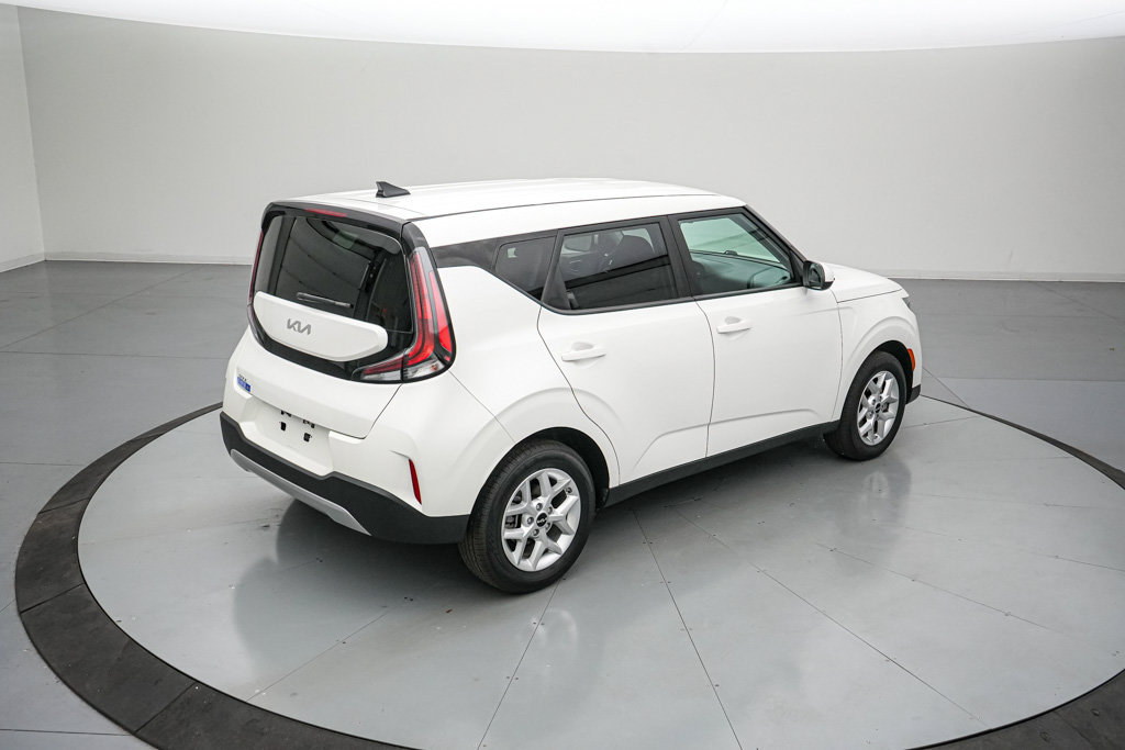 Used 2025 Kia Soul LX w/ LX Technology Package FWD image 4