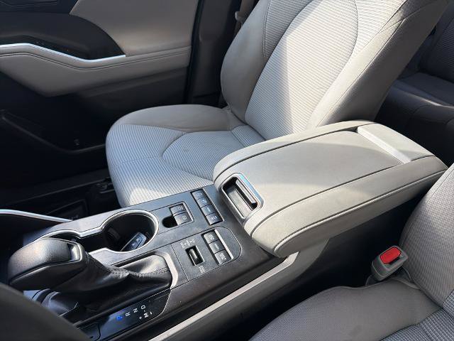 Used 2020 Toyota Highlander L AWD/4WD image 31