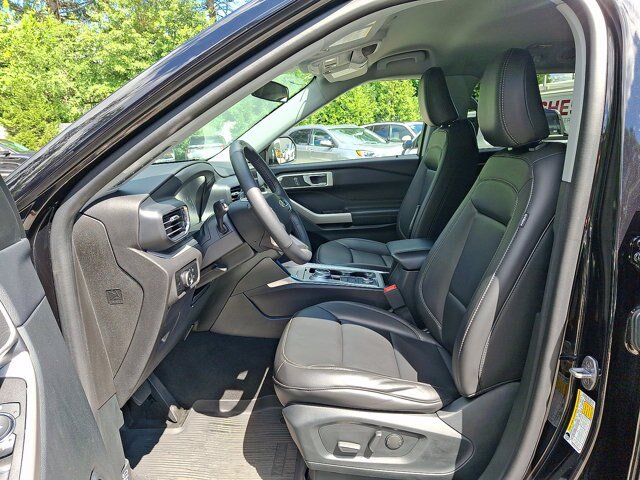Certified 2024 Ford Explorer XLT w/ Equipment Group 202A AWD/4WD image 3