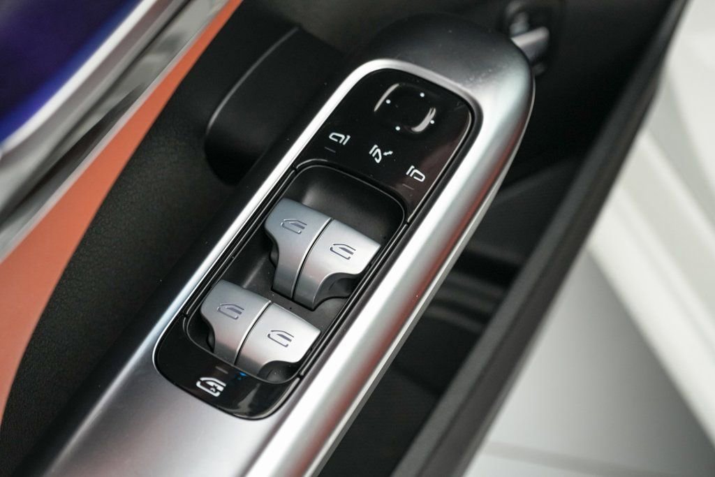 Used 2025 Mercedes-Benz C 300 Sedan image 32