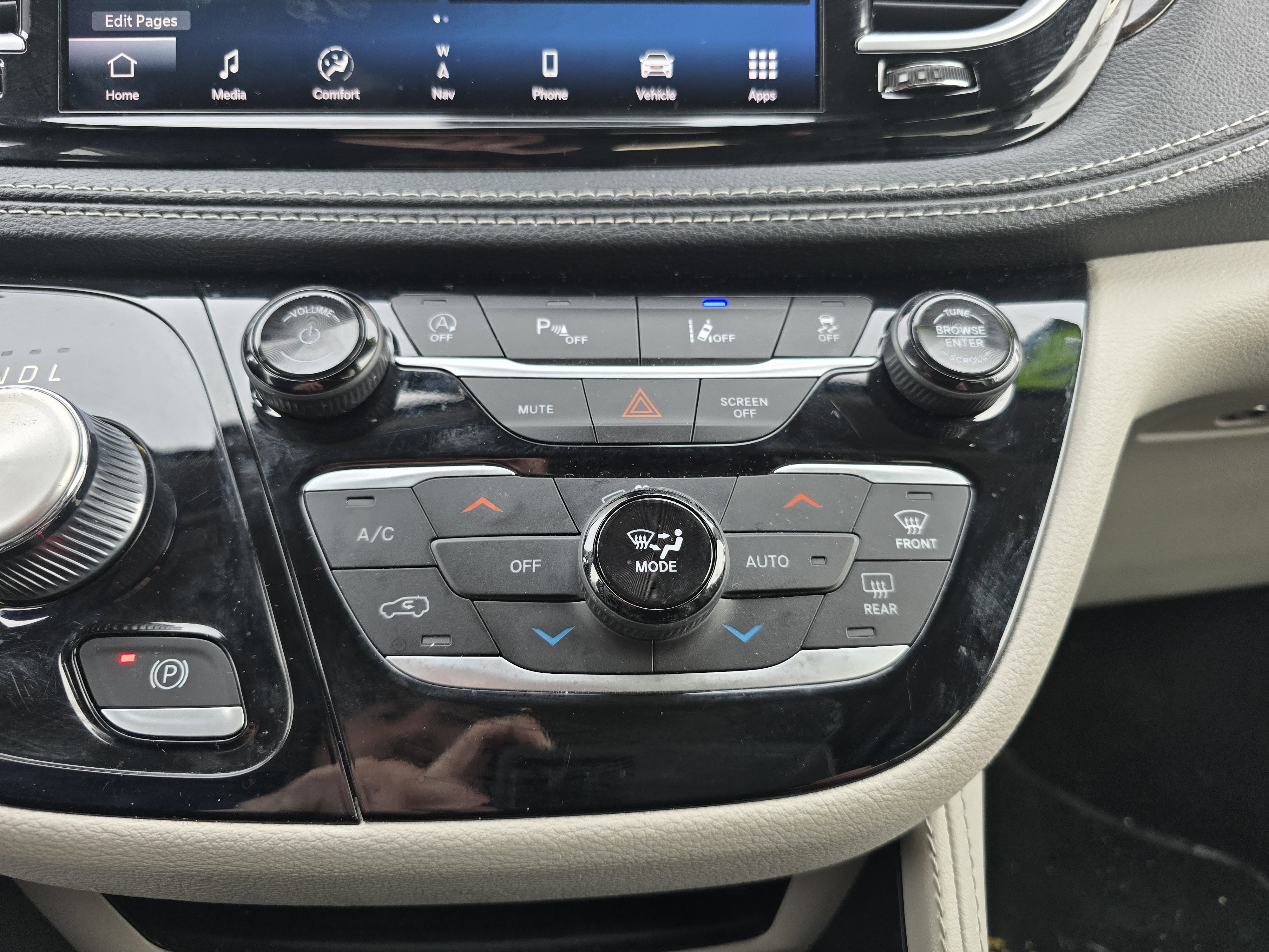 Used 2023 Chrysler Pacifica Limited FWD image 30