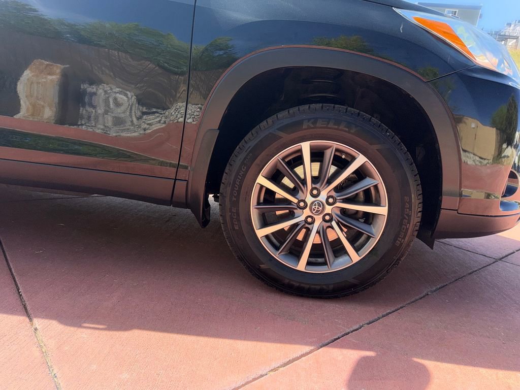 Used 2019 Toyota Highlander XLE AWD/4WD image 38