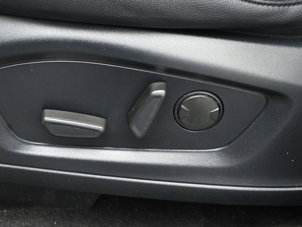 Certified 2020 Ford Explorer XLT w/ Equipment Group 202A image 11