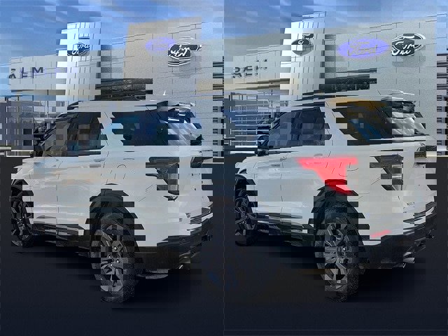 Certified 2023 Ford Explorer XLT w/ Equipment Group 202A image 4