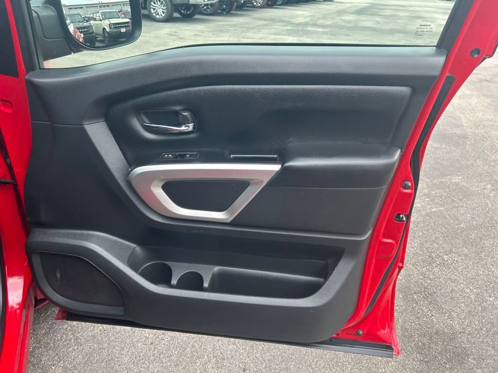 Used 2023 Nissan Titan SV image 28