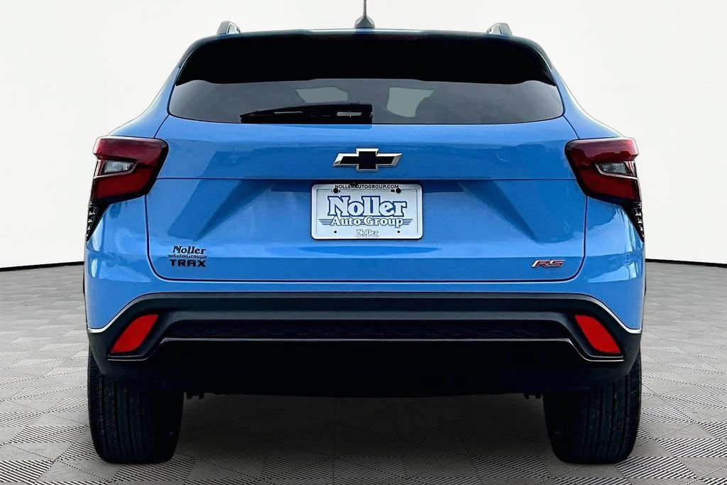 Used 2024 Chevrolet Trax RS w/ Driver Confidence Package FWD image 4