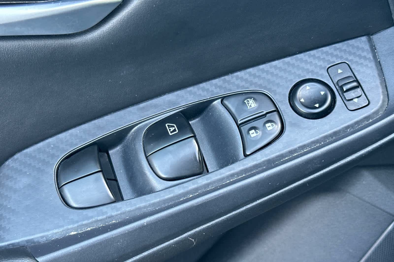 Used 2025 Nissan Sentra SV FWD image 14